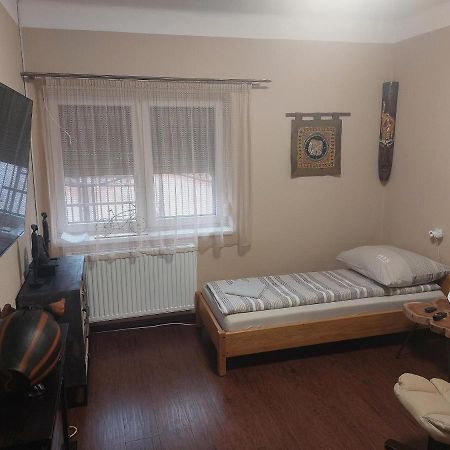 Fehér galamb apartman Gyál Extérieur photo
